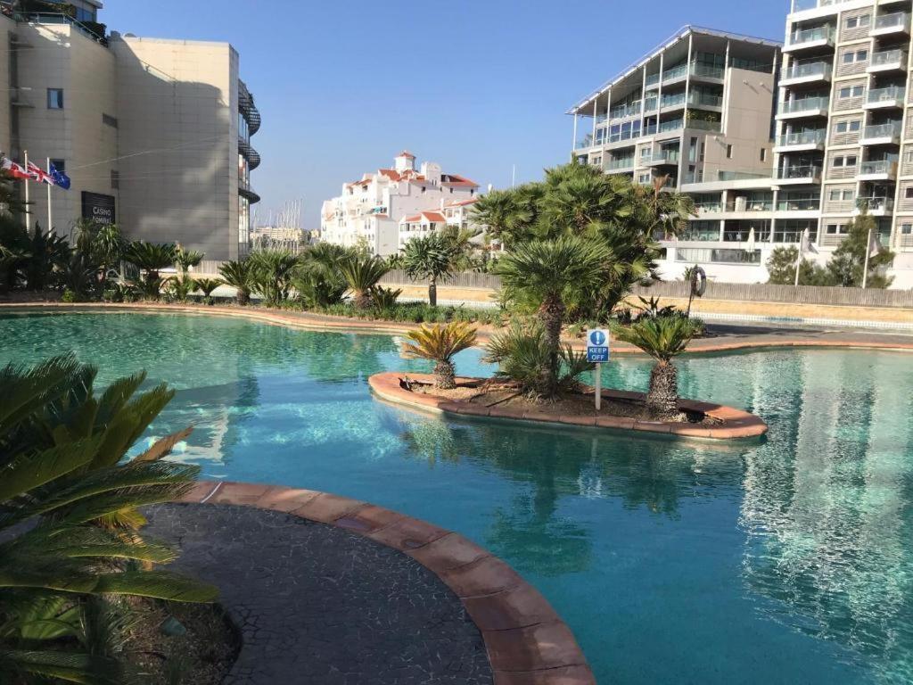 Three Bedroom Flat At Ocean Village Gibraltar Luaran gambar